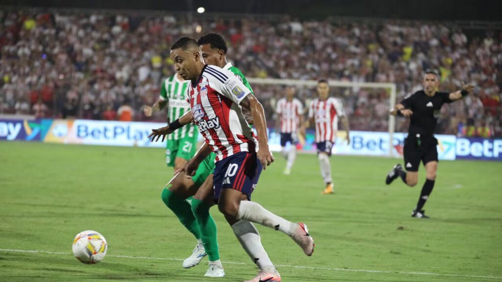 nacional vs junior cuando juegan revancha partido vuelta atanasio girardot donde ver hoy vivo online plataformas streaming transmision transmisiones emision emisiones app aplicaciones canal canales tv television en directo senal abierta youtube futbol gratis paginas web sitios internet a que hora juegan horarios países donde pasan como ver lunes festivo