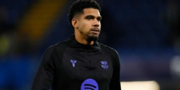 ronald araujo barcelona tottenham mercado fichajes transferencias verano europa 2026 liga espanola espana premier league inglaterra futbol ingles espanol champions campeones refuerzos contrataciones contratados clausula euros millones ficha contrato transpaso incorporaciones