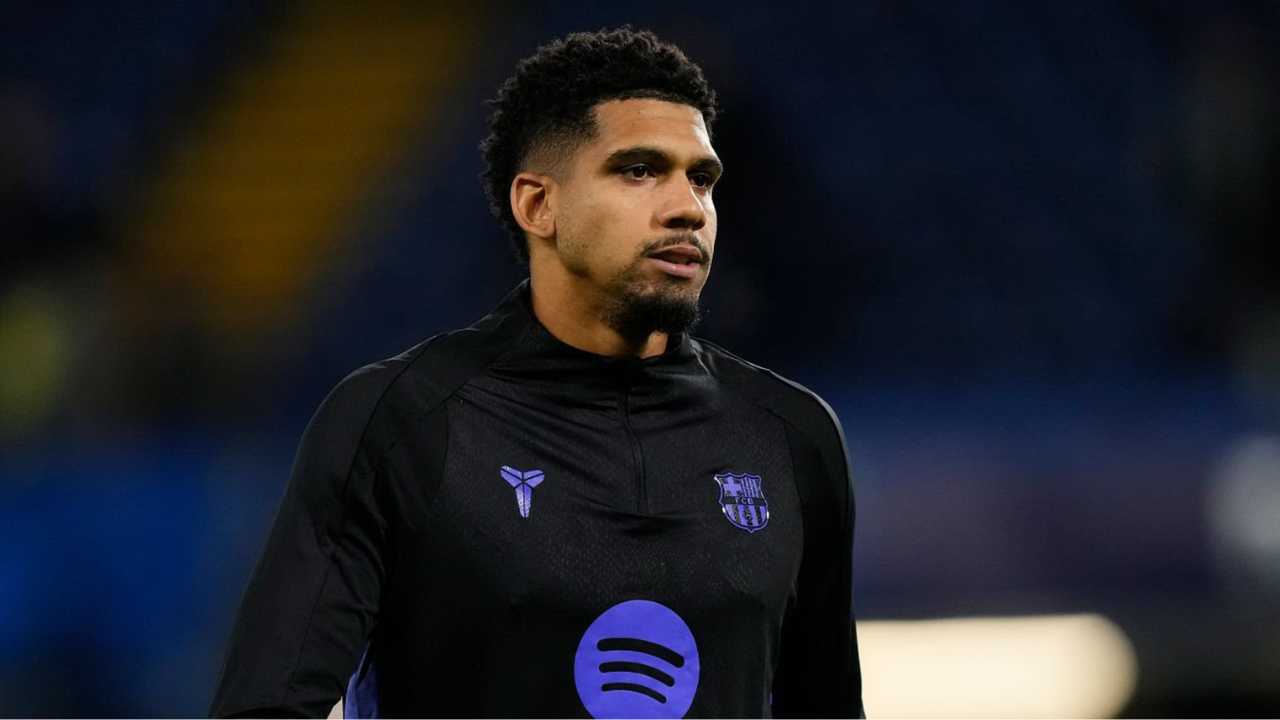 ronald araujo barcelona tottenham mercado fichajes transferencias verano europa 2026 liga espanola espana premier league inglaterra futbol ingles espanol champions campeones refuerzos contrataciones contratados clausula euros millones ficha contrato transpaso incorporaciones