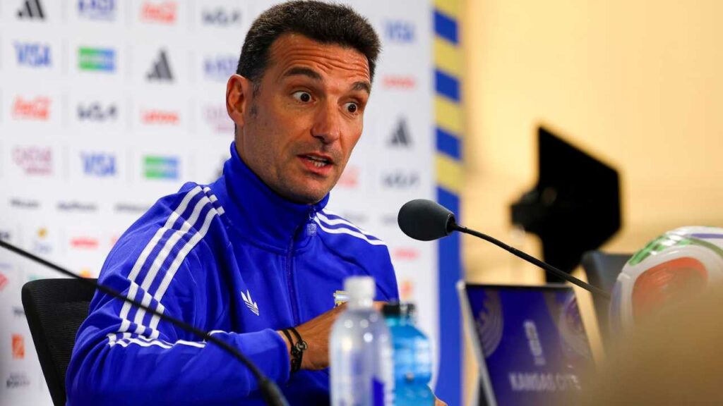 lionel scaloni director tecnico entrenador dt polemicas arbitrajes argentina mundial 2026 copa mundo mundial fifa estados unidos mexico canada selecciones clasificatorias fifa sedes estadios fixture mundialistas