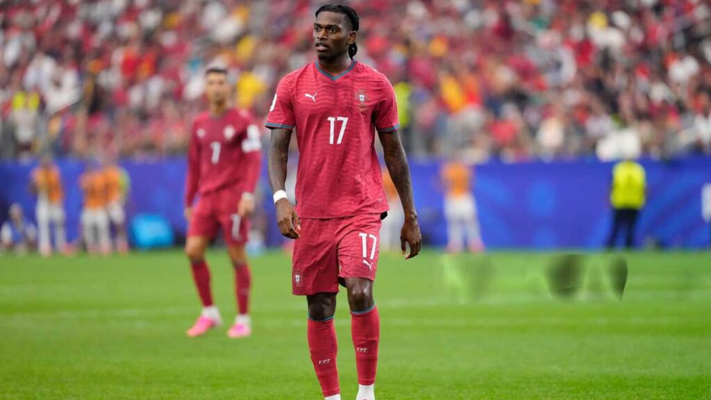 barcelona rafael leao mercado fichajes transferencias verano europa 2026 liga espanola espana premier league inglaterra futbol ingles espanol champions campeones refuerzos contrataciones contratados clausula euros millones ficha contrato transpaso incorporaciones
