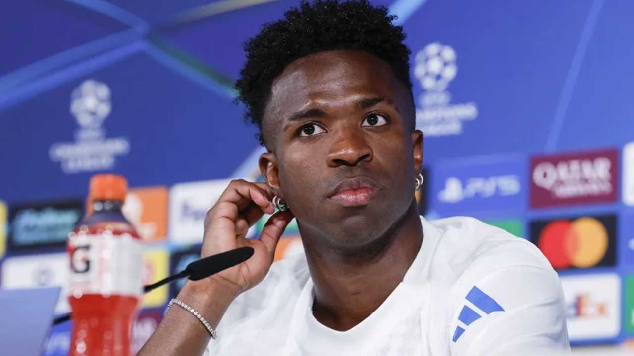 vinicius renovacion real madrid mercado fichajes transferencias verano europa 2026 liga espanola espana premier league inglaterra futbol ingles espanol champions campeones refuerzos contrataciones contratados clausula euros millones ficha contrato transpaso incorporaciones