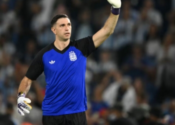dibu martinez fichaje chelsea aston villa premier league