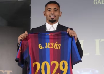 gabriel jesus nuevo fichaje barcelona delantero examenes rodilla