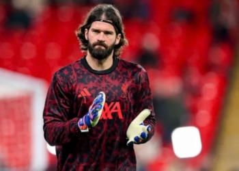 alisson becker liverpool renovacion premier league