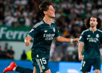real madrid triungo agonico elche visitante carlos espi mourinho